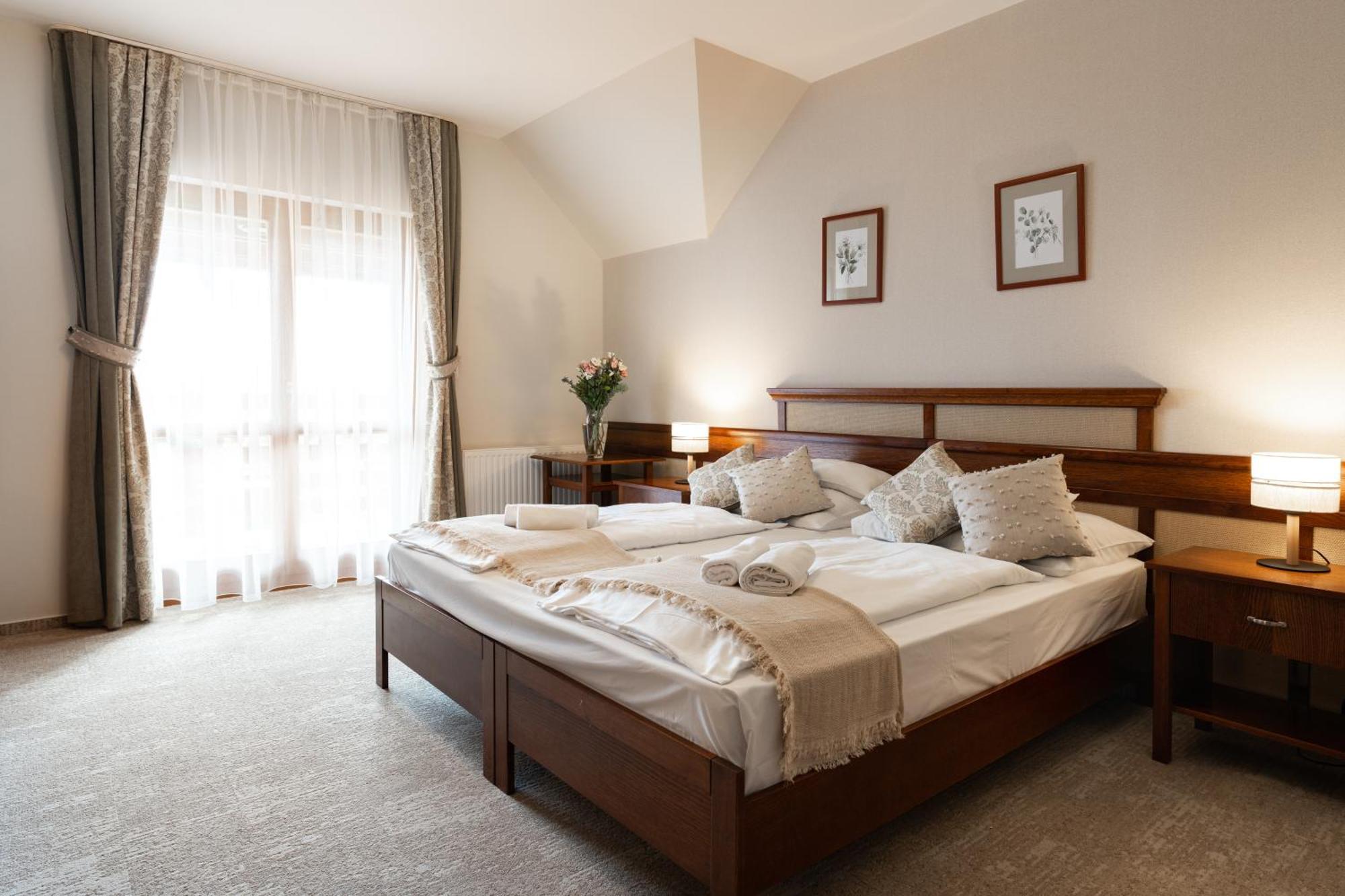 Kardosfa Hotel Zselickisfalud