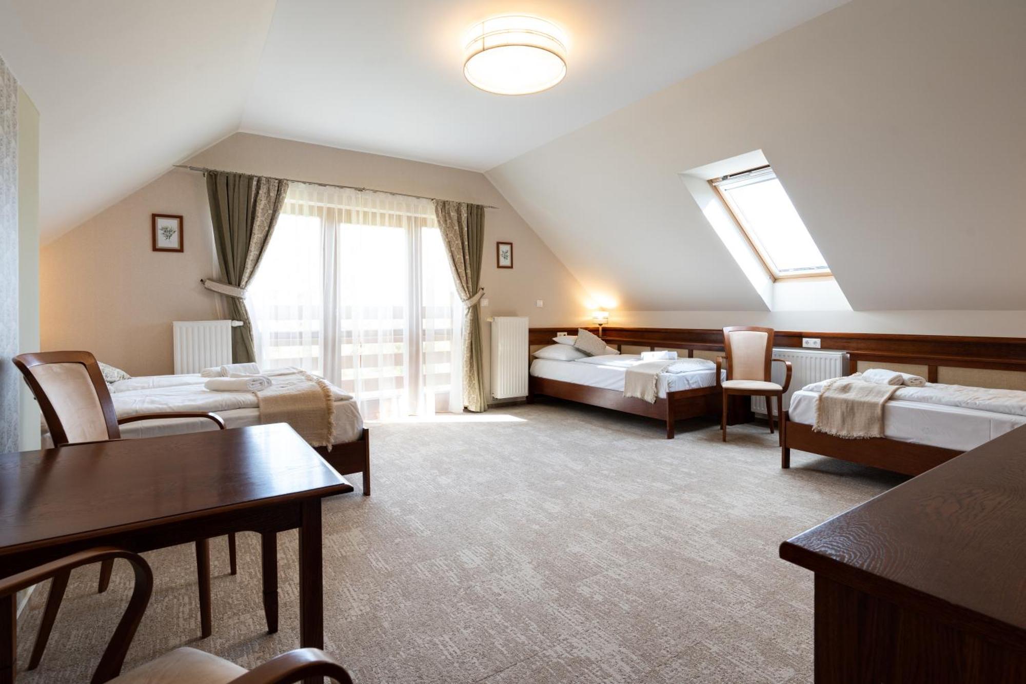 Hotel Kardosfa Zselickisfalud